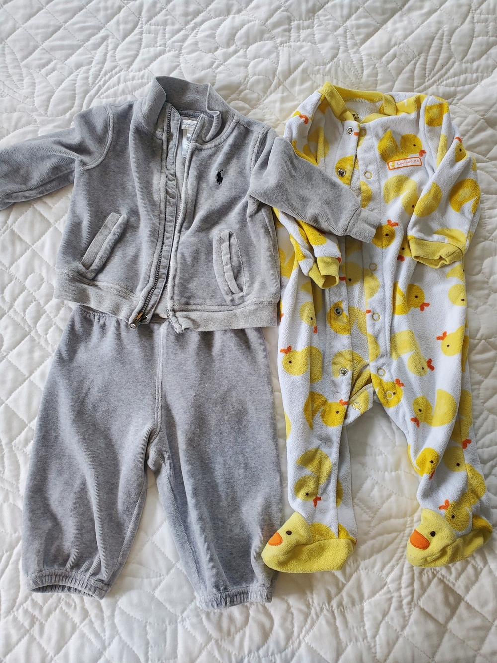 Ralph Lauren Gray Two-Piece Set with Yellow Duck-Print Footed Pajama One-Piece
